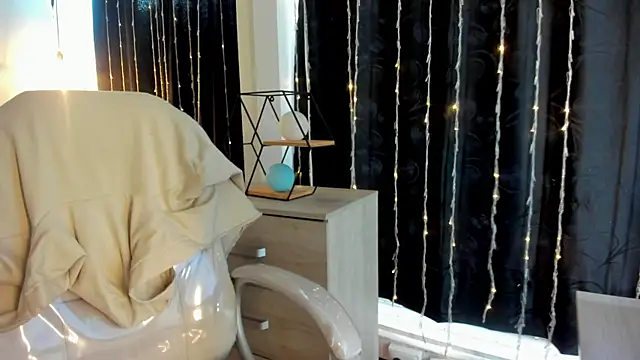 Nicole Foxx  online show from March 13, 2025, 6:56 pm