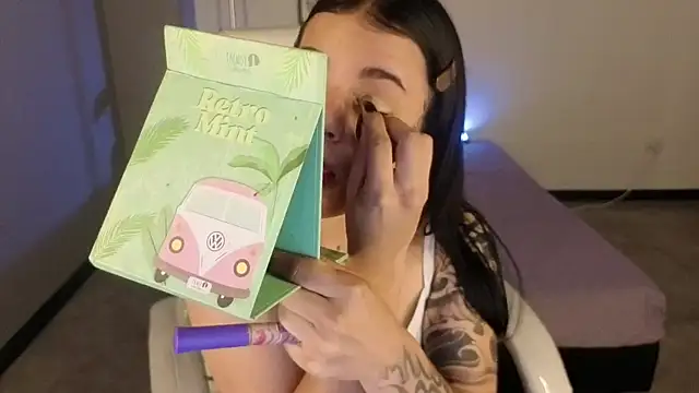 Nicole Foxx  online show from October 9, 2025, 7:56 pm