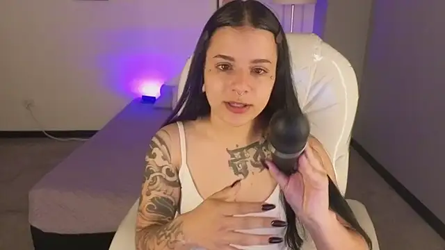 Nicole Foxx  online show from October 10, 2025, 7:46 pm