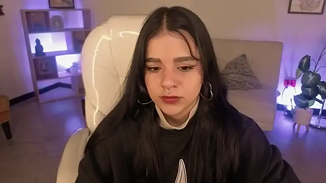 Nicole Foxx  online show from November 27, 2025, 7:38 pm