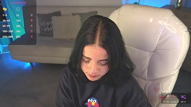 Nicole Foxx  online show from March 7, 2026, 8:06 pm