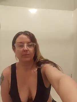 Snapshot of TattedMamaXOXO chatting on February 1, 2025, 6:40 pm TattedMamaXOXO online show from February 1, 2025, 6:40 pm