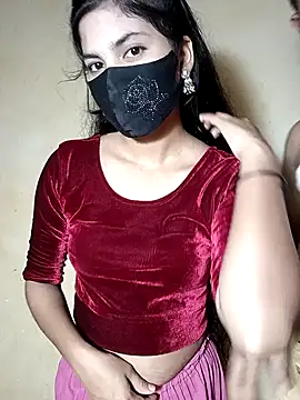 Hot couple 1 online show from October 24, 2025, 5:20 pm