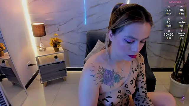Snapshot of RayaCarr_ chatting on April 30, 2026, 1:06 pm RayaCarr online show from April 30, 2026, 1:06 pm