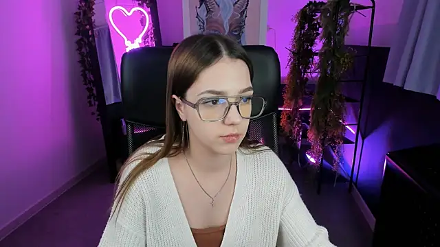 PamBeesly online show from February 8, 2025, 2:16 pm