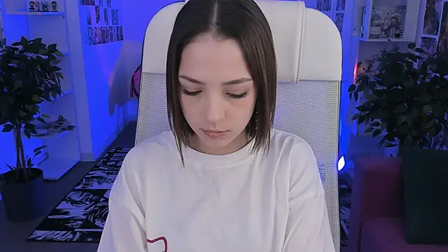 PamBeesly online show from October 31, 2025, 11:11 am