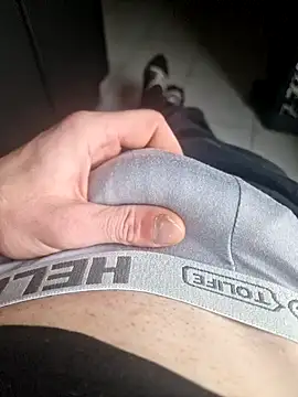 Snapshot of guilove5 chatting on February 2, 2025, 12:13 pm guilove5 online show from February 2, 2025, 12:13 pm