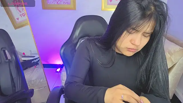 Snapshot of Paulette_v chatting on May 2, 2026, 1:05 pm Paulette v online show from May 2, 2026, 1:05 pm