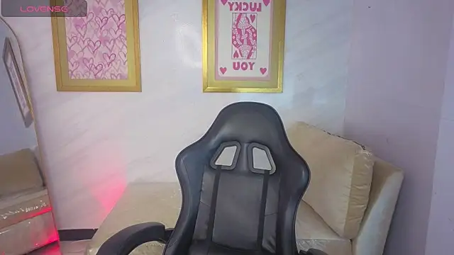 Snapshot of Paulette_v chatting on May 9, 2026, 12:10 pm Paulette v online show from May 9, 2026, 12:10 pm