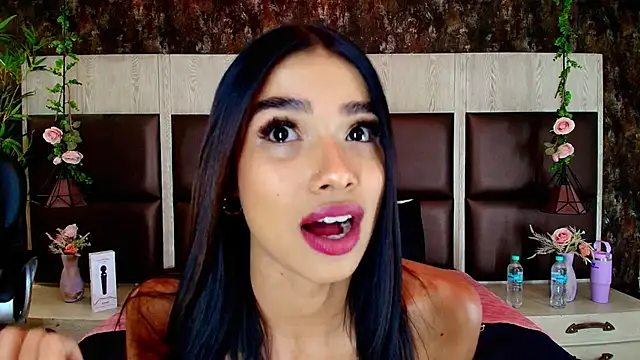 Snapshot of Bella_Smiith_ chatting on September 24, 2025, 7:39 pm Bella Smiith online show from September 24, 2025, 7:39 pm