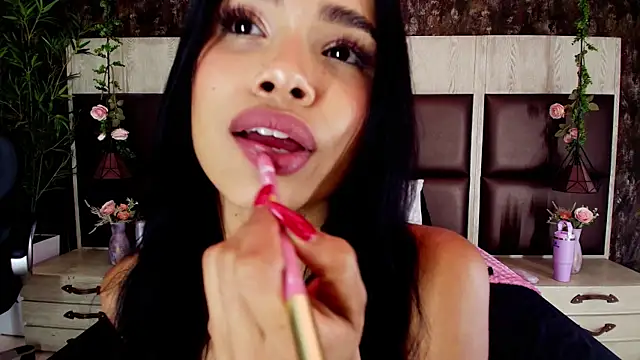 Snapshot of Bella_Smiith_ chatting on November 5, 2025, 12:38 pm Bella Smiith online show from November 5, 2025, 12:38 pm