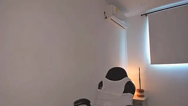 Snapshot of brithany_olson25 chatting on March 18, 2025, 12:47 pm brithany olson25 online show from March 18, 2025, 12:47 pm