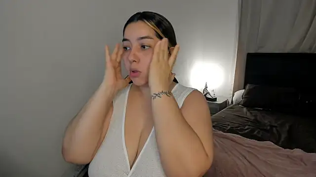 brithany olson25 online show from April 5, 2026, 1:03 am