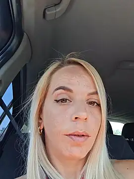 Snapshot of SweetyNinaOff1 chatting on June 7, 2026, 2:21 pm SweetyNinaOff1 online show from June 7, 2026, 2:21 pm