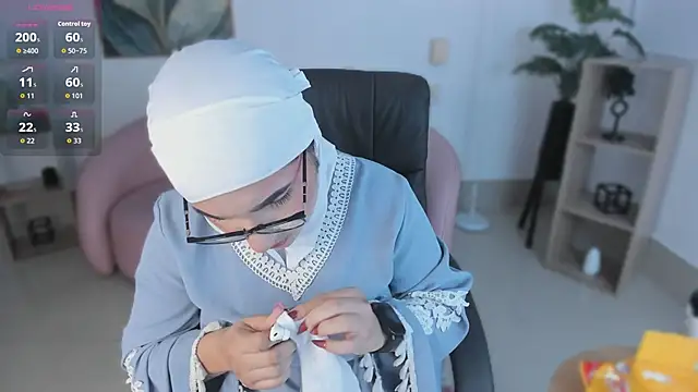 Ayha khalaf online show from November 6, 2025, 1:17 am