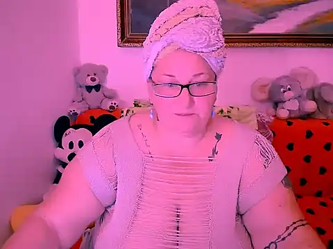 mayamayx online show from October 23, 2025, 7:01 pm