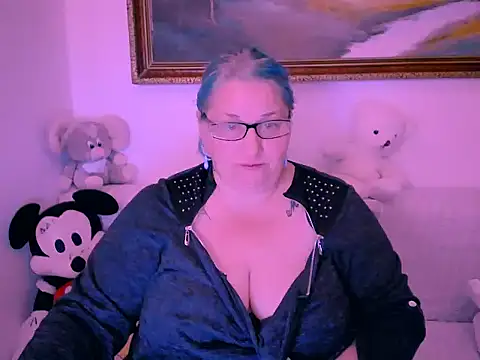 mayamayx online show from November 1, 2025, 9:28 pm