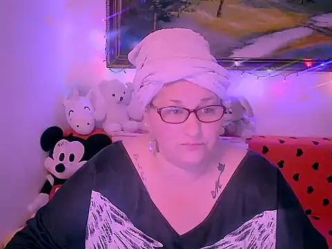 mayamayx online show from November 22, 2025, 8:08 pm