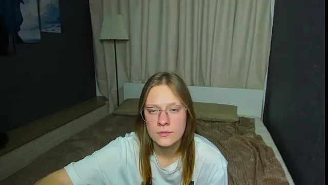 TessaSwans online show from January 30, 2025, 4:27 am