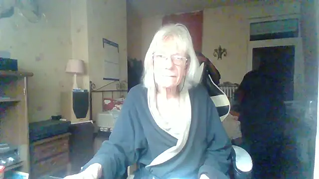 Snapshot of rosanetrav chatting on November 18, 2025, 5:01 am rosanetrav online show from November 18, 2025, 5:01 am