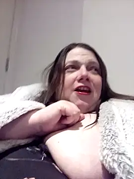 Snapshot of HotHornyEmmaX chatting on March 18, 2025, 9:43 pm HotHornyEmmaX online show from March 18, 2025, 9:43 pm