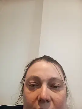 Snapshot of HotHornyEmmaX chatting on November 21, 2025, 3:33 pm HotHornyEmmaX online show from November 21, 2025, 3:33 pm