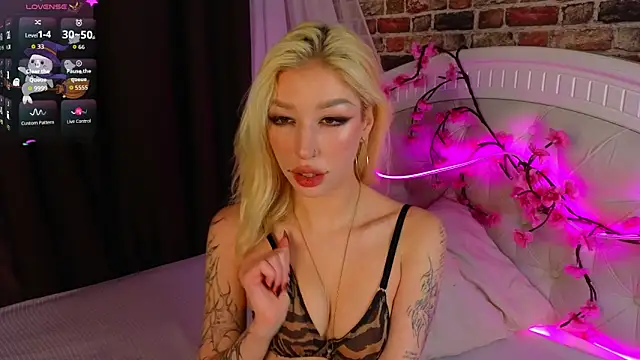 Snapshot of SallyCha chatting on November 7, 2025, 8:25 am SallyCha online show from November 7, 2025, 8:25 am