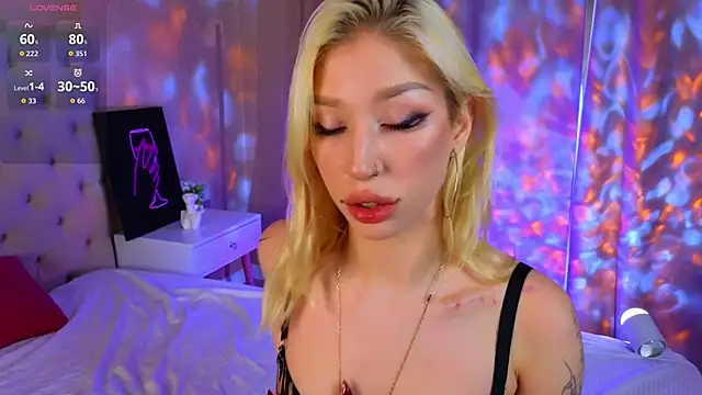 Snapshot of SallyCha chatting on November 17, 2025, 6:52 am SallyCha online show from November 17, 2025, 6:52 am