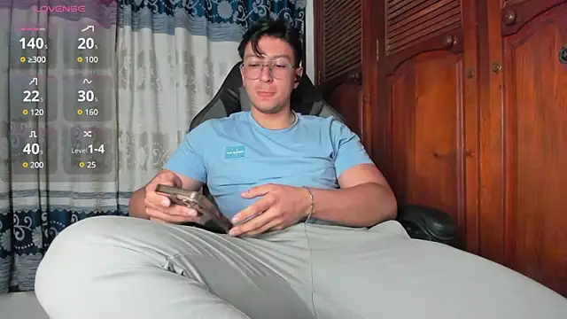 Snapshot of Amon__ashford chatting on February 11, 2026, 1:54 am Amon ashford online show from February 11, 2026, 1:54 am