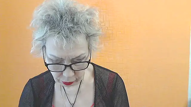 NessyJenixs online show from February 19, 2026, 8:32 am