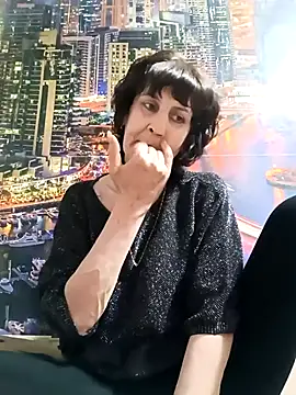 Snapshot of Laura_Kiss chatting on April 15, 2026, 2:57 pm Laura Kiss online show from April 15, 2026, 2:57 pm