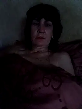 Snapshot of Laura_Kiss chatting on April 16, 2026, 9:39 pm Laura Kiss online show from April 16, 2026, 9:39 pm