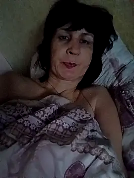 Snapshot of Laura_Kiss chatting on April 22, 2026, 9:49 pm Laura Kiss online show from April 22, 2026, 9:49 pm
