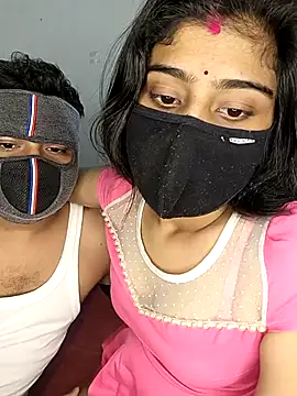 Snapshot of Love-N chatting on November 12, 2025, 7:35 pm Love-N online show from November 12, 2025, 7:35 pm