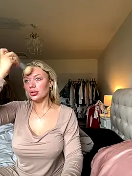 blissdimicco online show from October 31, 2025, 9:32 am