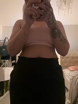 blissdimicco online show from November 18, 2025, 6:56 pm