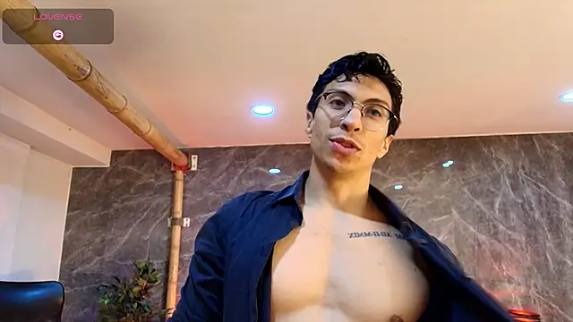 ApoloCruz online show from May 25, 2026, 4:07 am
