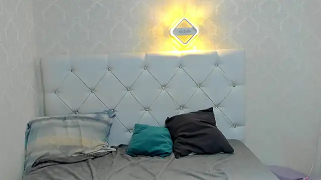 GladysHewell online show from January 30, 2025, 1:21 pm