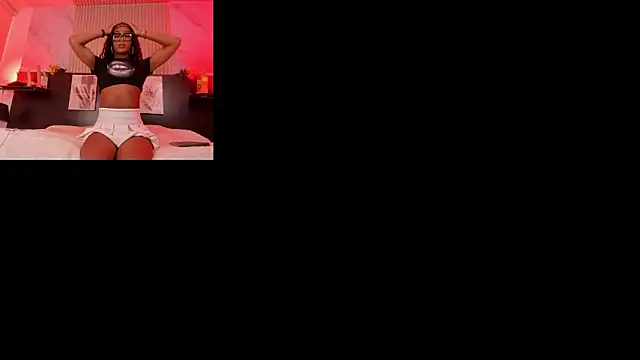 nahomy james25 online show from February 14, 2026, 10:39 pm