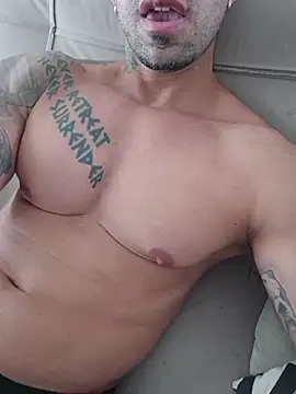 Snapshot of badbrown chatting on October 27, 2025, 11:03 am badbrown online show from October 27, 2025, 11:03 am