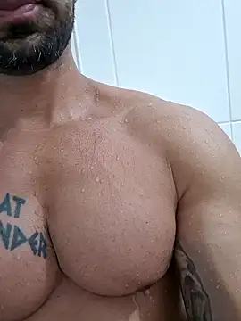 Snapshot of badbrown chatting on November 9, 2025, 12:31 am badbrown online show from November 9, 2025, 12:31 am