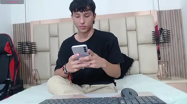 Snapshot of MarckPassion chatting on February 3, 2025, 12:57 pm MarckPassion online show from February 3, 2025, 12:57 pm