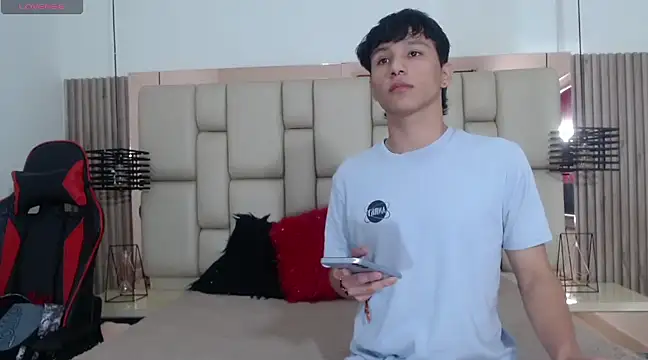 Snapshot of MarckPassion chatting on February 7, 2025, 12:39 pm MarckPassion online show from February 7, 2025, 12:39 pm