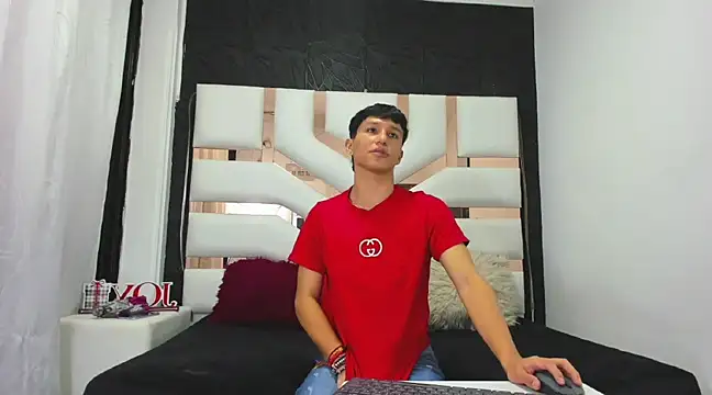 Snapshot of MarckPassion chatting on February 24, 2025, 1:10 pm MarckPassion online show from February 24, 2025, 1:10 pm