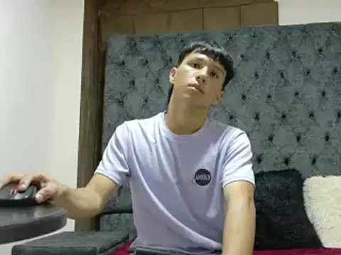 Snapshot of MarckPassion chatting on March 5, 2025, 1:06 pm MarckPassion online show from March 5, 2025, 1:06 pm