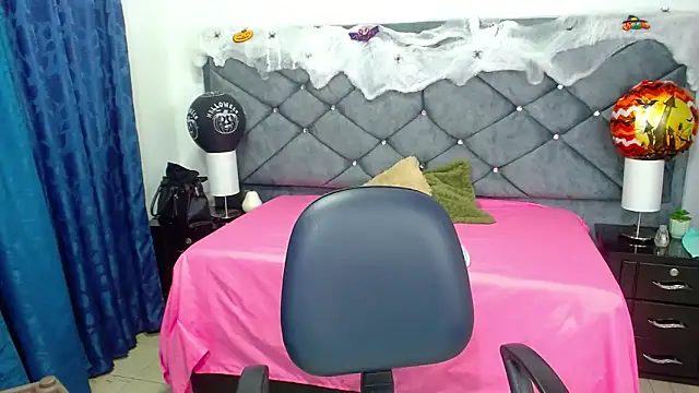 victoria adams07 online show from October 23, 2025, 8:07 pm