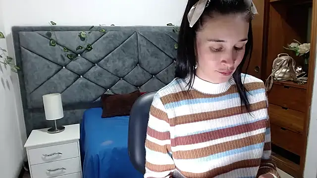 victoria adams07 online show from April 8, 2026, 2:06 pm