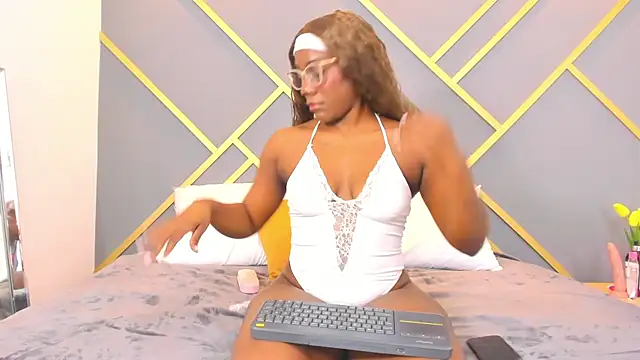 Snapshot of Alaia_Colins chatting on February 19, 2025, 3:50 am Alaia Colins online show from February 19, 2025, 3:50 am