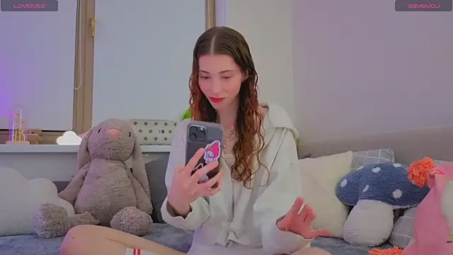 Snapshot of HappyVivy chatting on October 6, 2025, 8:17 pm HappyVivy online show from October 6, 2025, 8:17 pm