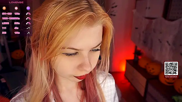 LynetHakes online show from October 24, 2025, 4:20 am